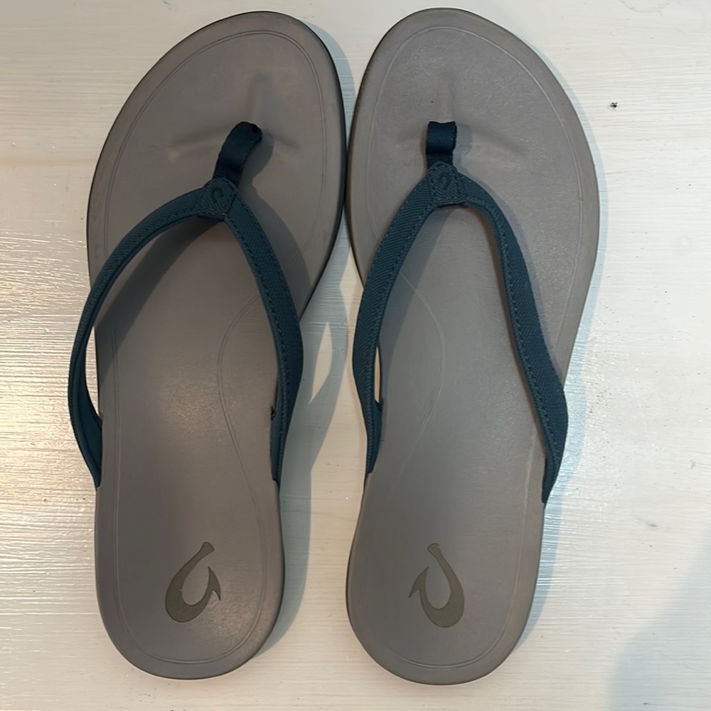 OluKai Womens blue sandals size 9